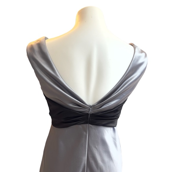 WATTERS & WATTERS DRESS SIZE 4 FORMAL WEAR GENTLY USED - Picture 8 of 9